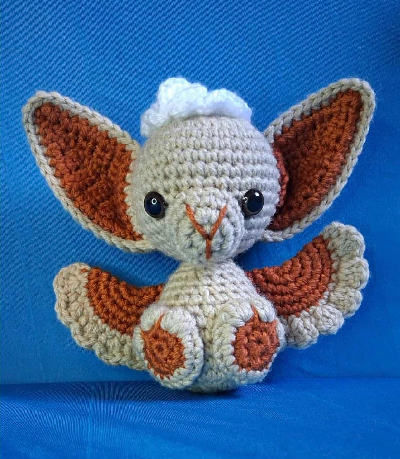 Yarn Bat - Little Grey