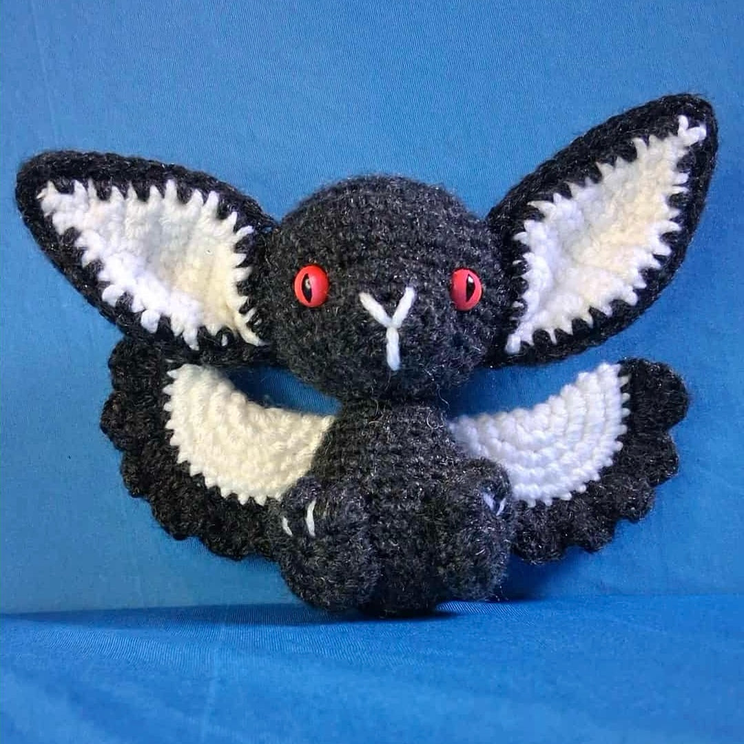Yarn Bat -  Black and White